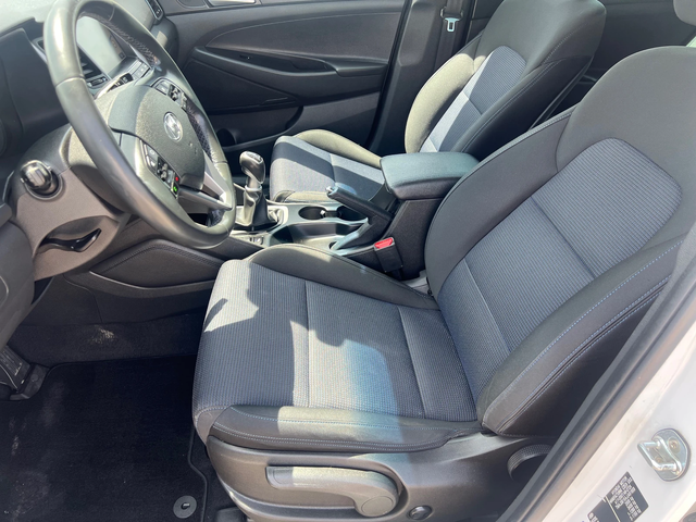 Hyundai Tucson 1.7 CRDI X POSIBLE - автомобили, коли, обяви за нови и употребявани 9