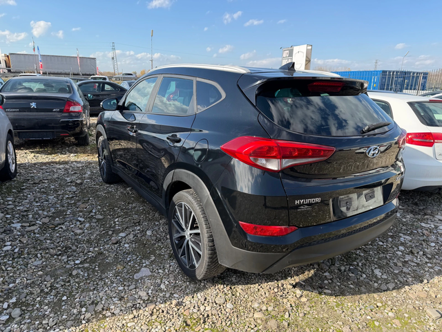Hyundai Tucson 1.7 CRDI X POSIBLE - автомобили, коли, обяви за нови и употребявани 7