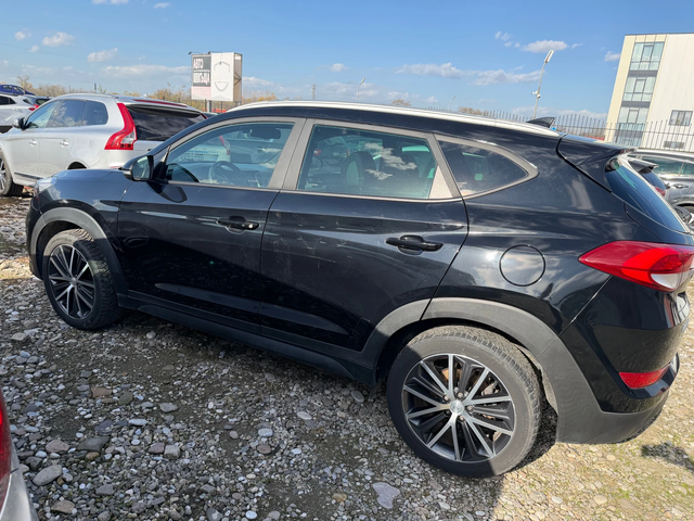 Hyundai Tucson 1.7 CRDI X POSIBLE - автомобили, коли, обяви за нови и употребявани 8