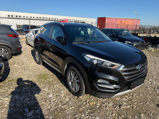 Hyundai Tucson 1.7 CRDI X POSIBLE - автомобили, коли, обяви за нови и употребявани 2