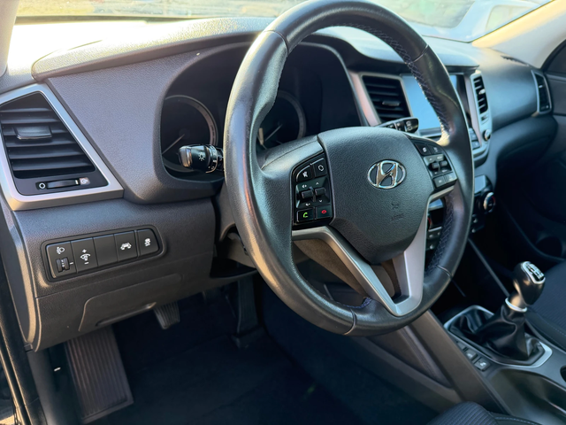 Hyundai Tucson 1.7 CRDI X POSIBLE - автомобили, коли, обяви за нови и употребявани 9