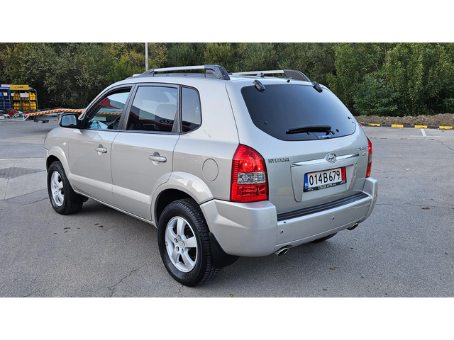 Hyundai Tucson 2.0 Crdi FACELIFT/6skorosti/Klimatik - автомобили, коли, обяви за нови и употребявани 4