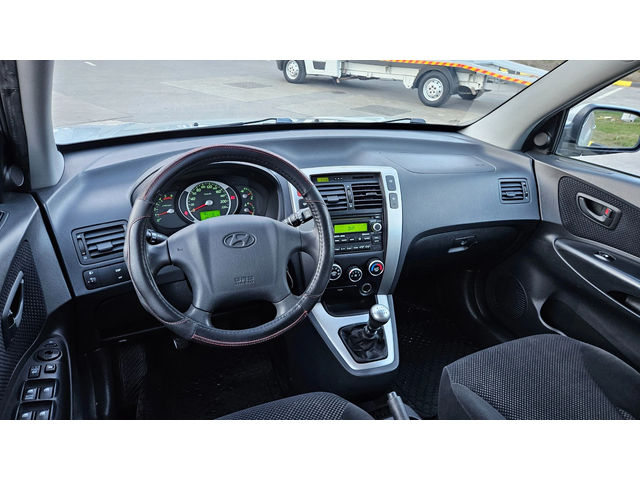 Hyundai Tucson 2.0 Crdi FACELIFT/6skorosti/Klimatik - автомобили, коли, обяви за нови и употребявани 9