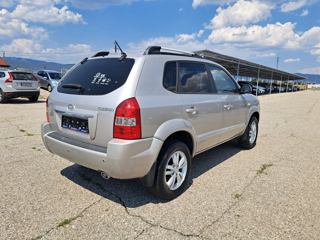 Hyundai Tucson 2, 0i  g-pl - автомобили, коли, обяви за нови и употребявани 4