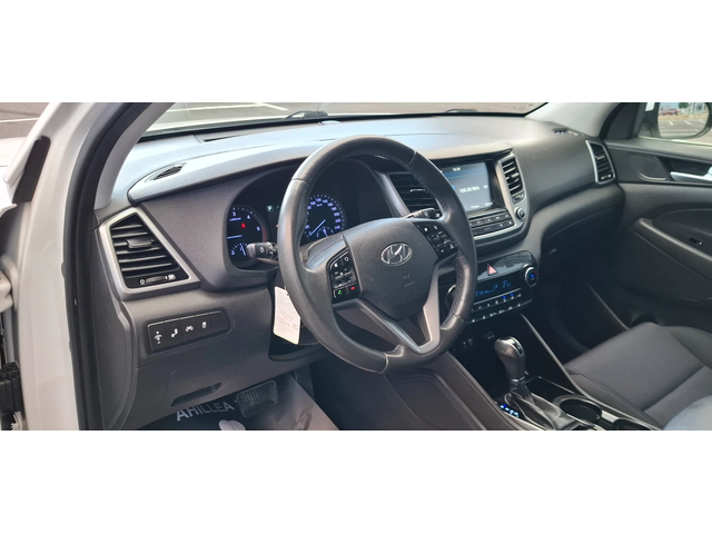 Hyundai Tucson 2.0 184kc Automat Line asist DistronicXenon Led - автомобили, коли, обяви за нови и употребявани 14