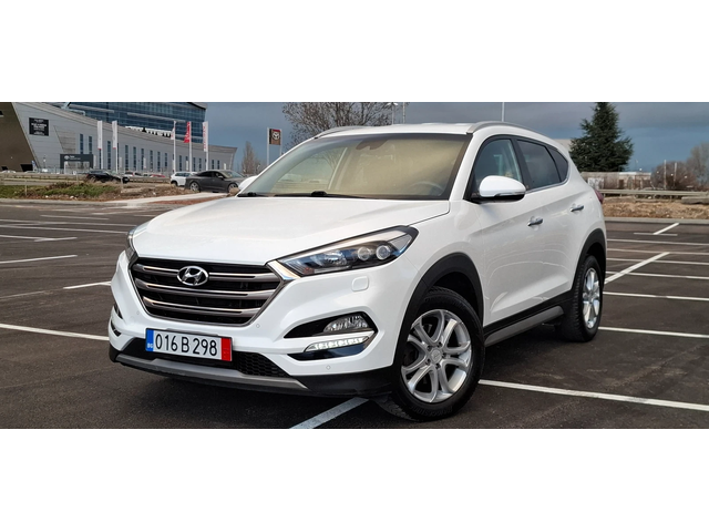 Hyundai Tucson 2.0 184kc Automat Line asist DistronicXenon Led - автомобили, коли, обяви за нови и употребявани 2