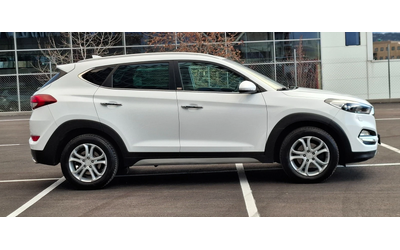 Hyundai Tucson 2.0 184kc Automat Line asist DistronicXenon Led - автомобили, коли, обяви за нови и употребявани 7