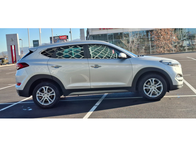 Hyundai Tucson 2.0 Awd 184kc Line  Xenon Led Aвтоматик!! - автомобили, коли, обяви за нови и употребявани 7