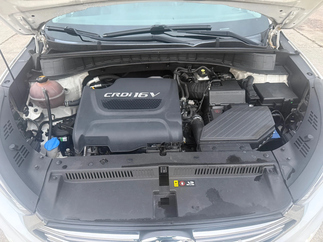 Hyundai Tucson 2.0 CRDI 4x4 - автомобили, коли, обяви за нови и употребявани 16