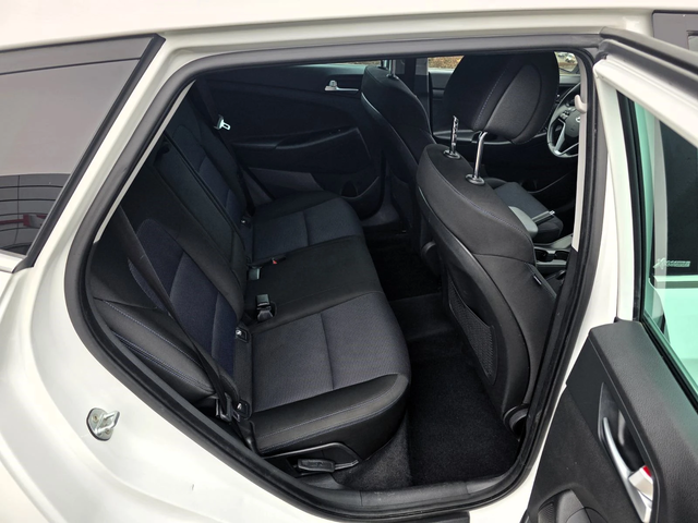 Hyundai Tucson 1.7CRDI/115/2WD/Xpossible - автомобили, коли, обяви за нови и употребявани 12