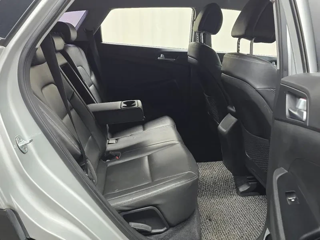 Hyundai Tucson 2.0 4Wd Style - автомобили, коли, обяви за нови и употребявани 11