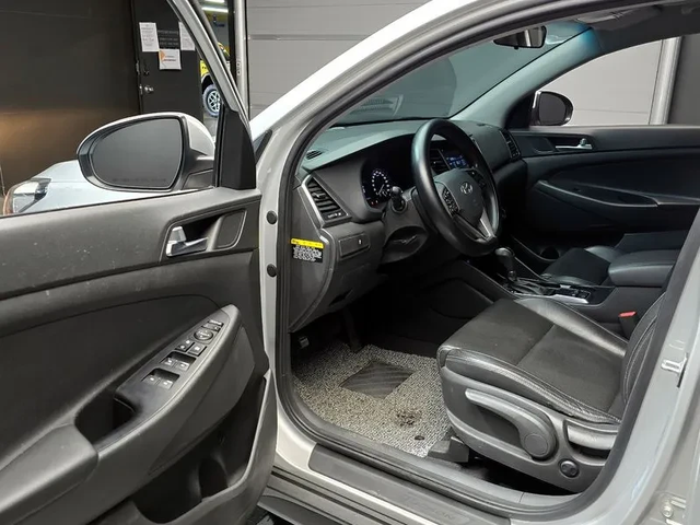 Hyundai Tucson 2.0 4Wd Style - автомобили, коли, обяви за нови и употребявани 10