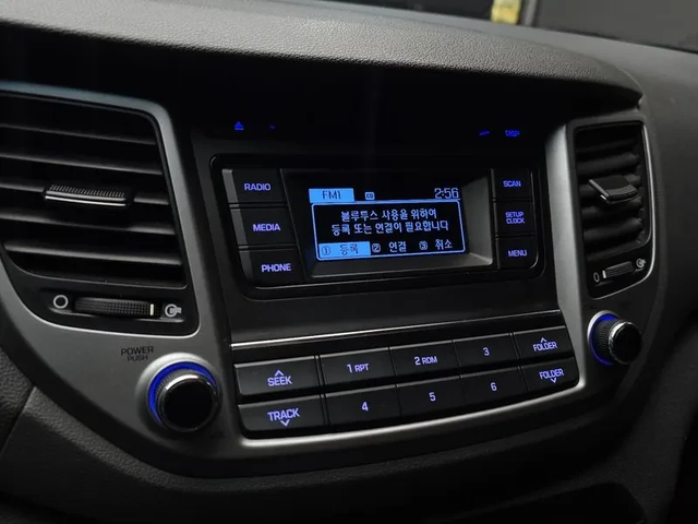 Hyundai Tucson 2.0 4Wd Style - автомобили, коли, обяви за нови и употребявани 15