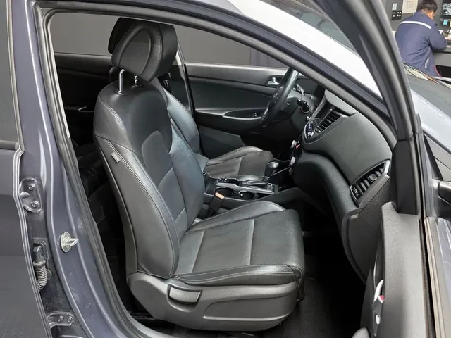 Hyundai Tucson Diesel 2.0 4Wd Style Special - автомобили, коли, обяви за нови и употребявани 11