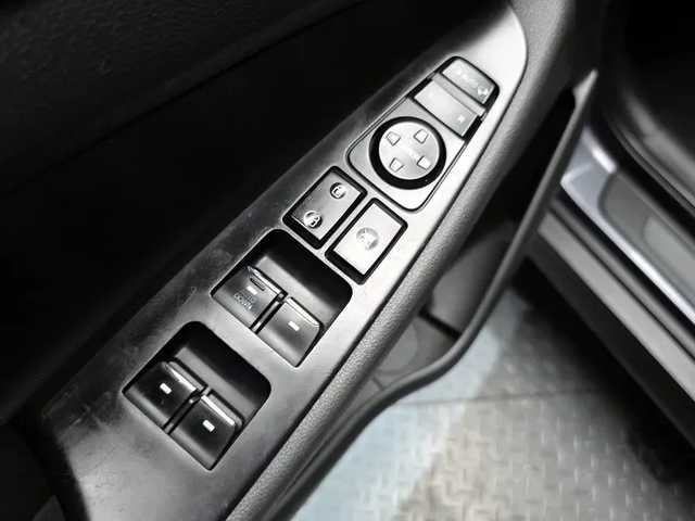 Hyundai Tucson Diesel 2.0 4Wd Style Special - автомобили, коли, обяви за нови и употребявани 13