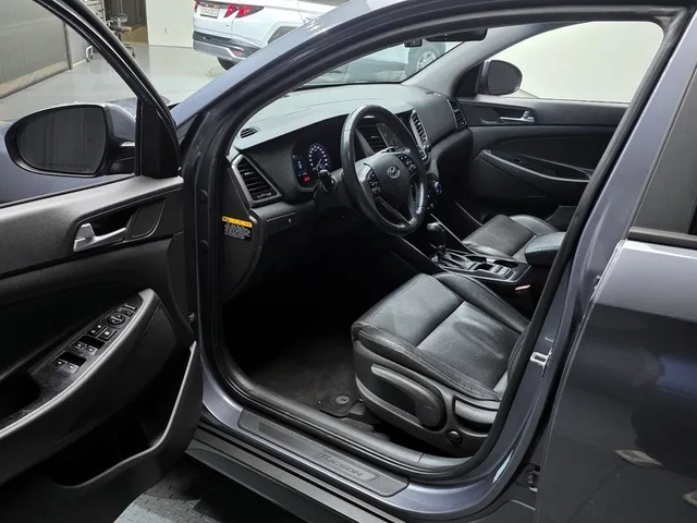 Hyundai Tucson Diesel 2.0 4Wd Style Special - автомобили, коли, обяви за нови и употребявани 9