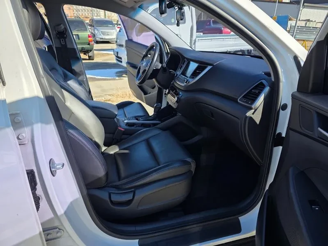 Hyundai Tucson Diesel 2.0 4Wd Premium - автомобили, коли, обяви за нови и употребявани 8