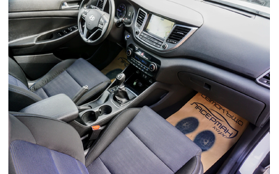 Hyundai Tucson II 1.7CRDI XPOSSIBLE - автомобили, коли, обяви за нови и употребявани 9