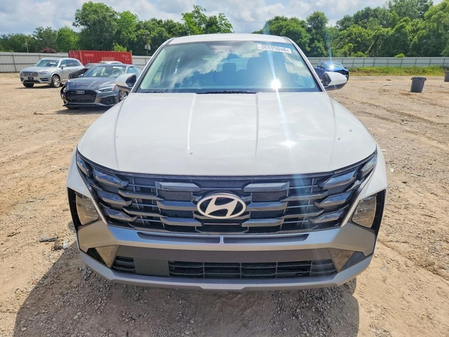 Hyundai Tucson SE - автомобили, коли, обяви за нови и употребявани 1