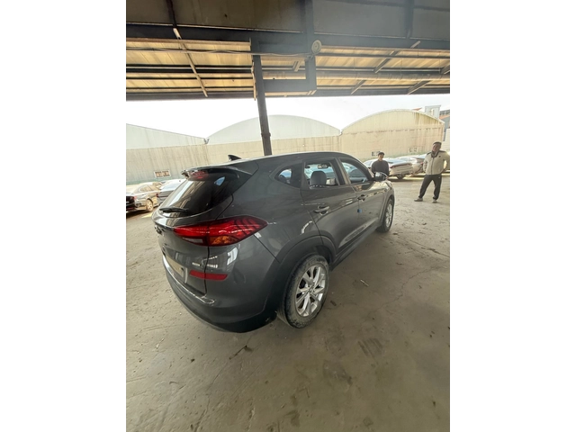 Hyundai Tucson 2.0 CRDI 4x4 - OЧАКВАН ВНОС - автомобили, коли, обяви за нови и употребявани 1
