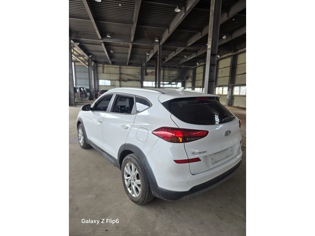 Hyundai Tucson 2.0 CRDI - ОЧАКВАН ВНОС - автомобили, коли, обяви за нови и употребявани 3
