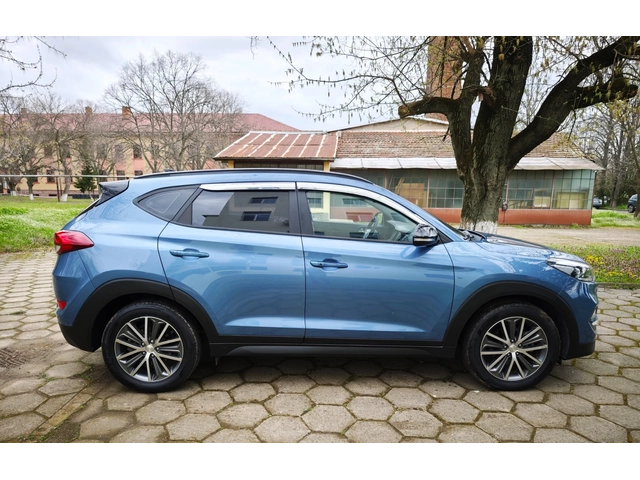 Hyundai Tucson 2.0 CRDI - автомобили, коли, обяви за нови и употребявани 2