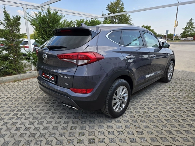 Hyundai Tucson 2.0CRDI-136кс= 6ск= 4х4= КАМЕРА= НАВИ= KEYLESS - автомобили, коли, обяви за нови и употребявани 2