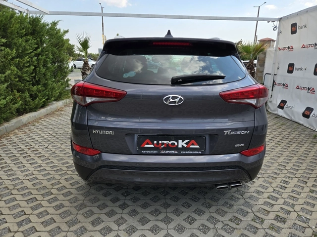Hyundai Tucson 2.0CRDI-136кс= 6ск= 4х4= КАМЕРА= НАВИ= KEYLESS - автомобили, коли, обяви за нови и употребявани 3