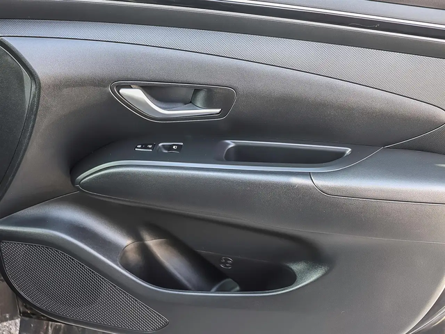Hyundai Tucson ESSENTIAL | APPLE CARPLAY | BACKUP CAMERA | HTD SE Front Wheel Drive - автомобили, коли, обяви за нови и употребявани 17
