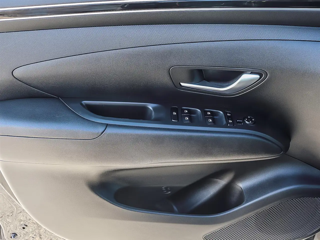 Hyundai Tucson ESSENTIAL | APPLE CARPLAY | BACKUP CAMERA | HTD SE Front Wheel Drive - автомобили, коли, обяви за нови и употребявани 7