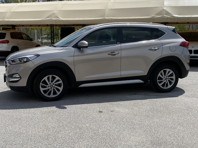 HYUNDAY TUCSON 1.7D AUTOMATIC - автомобили, коли, обяви за нови и употребявани 4