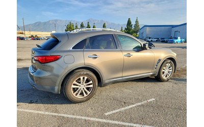 infiniti-fx35-3-5l-6-rear-wheel-drive - 3