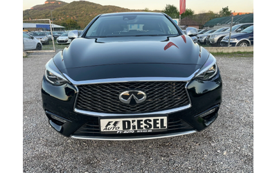 infiniti-q30 - 1