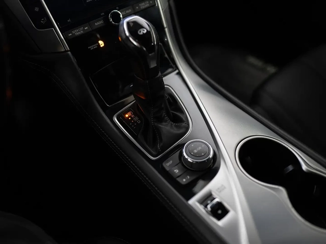 Infiniti Q60 2 - автомобили, коли, обяви за нови и употребявани 12