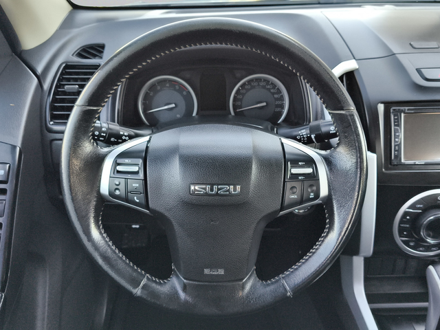 Isuzu D MAX 4x4 D/C GRAVITY 6AT - автомобили, коли, обяви за нови и употребявани 9
