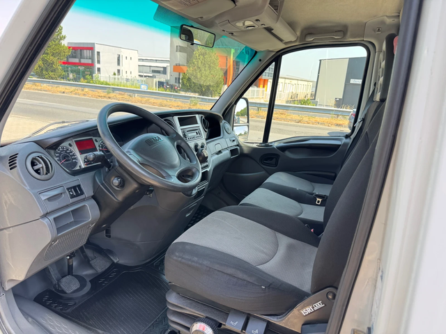 Iveco 35c18 СПЕЦИАЛЕН#КЛИМАТИК#ВЪЗГЛАВНИЦИ#ДВОЙНА ГУМА - автомобили, коли, обяви за нови и употребявани 7