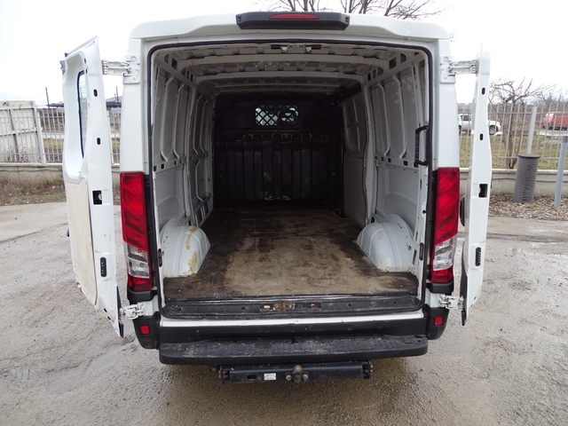 Iveco 35s13 - автомобили, коли, обяви за нови и употребявани 9