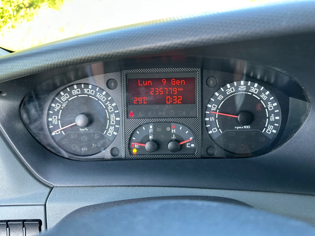 Iveco Daily 35c13 КЛИМАТИК!!! - автомобили, коли, обяви за нови и употребявани 13