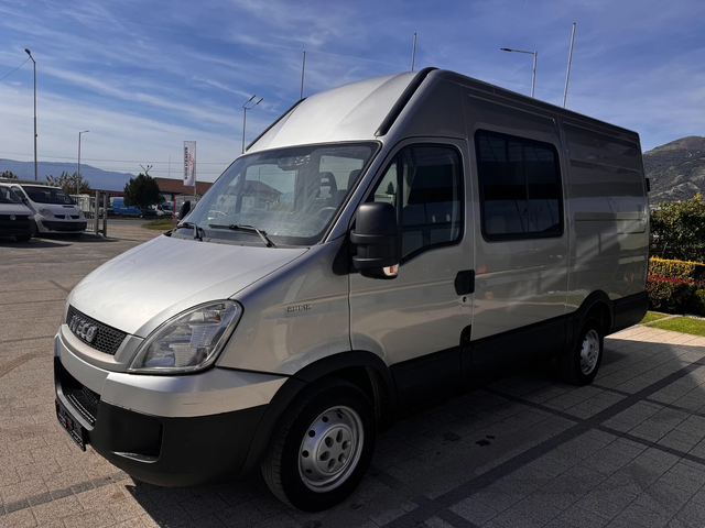 Iveco Daily 2.3HPI Товаропътнически 6-местен Клима - автомобили, коли, обяви за нови и употребявани 2