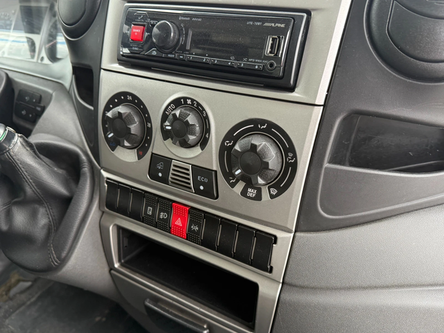 Iveco Daily 35S14 Хладилен + Клима 3.42м. - автомобили, коли, обяви за нови и употребявани 12