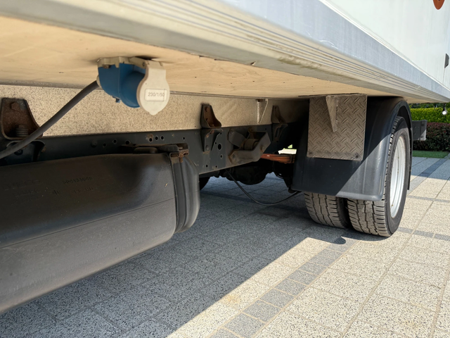 Iveco Daily 35C17 3.0HPI до 3.5т. 3.55м. Хладилен + Клима - автомобили, коли, обяви за нови и употребявани 4