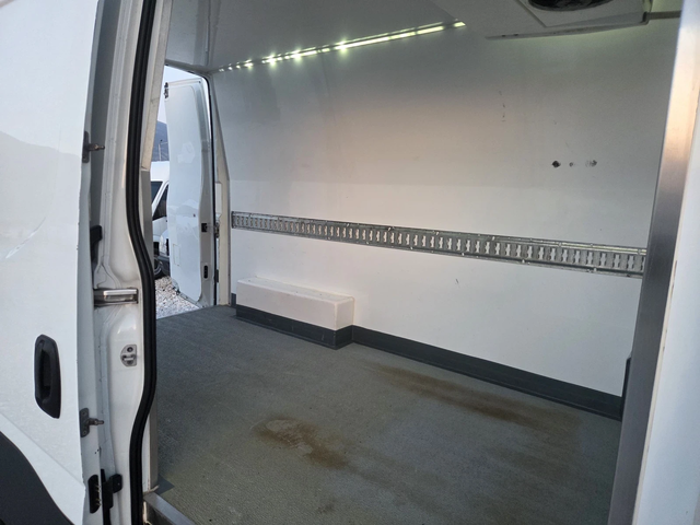 Iveco Daily 35s14, Хладилен, Евро 6, Автомат - автомобили, коли, обяви за нови и употребявани 13