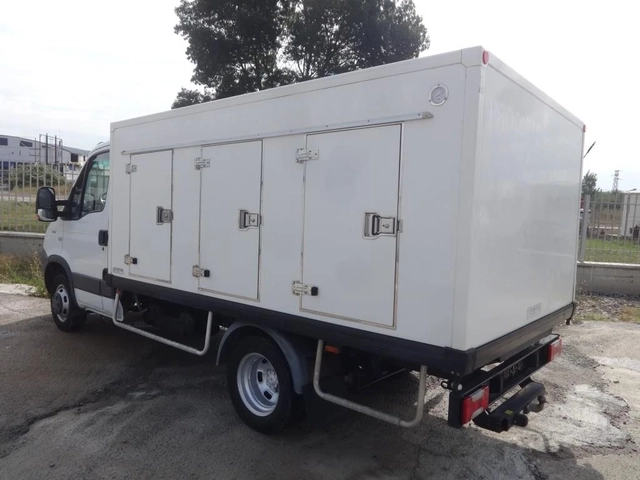 Iveco Daily 3.0HPI  ЗА СЛАДОЛЕД - автомобили, коли, обяви за нови и употребявани 3