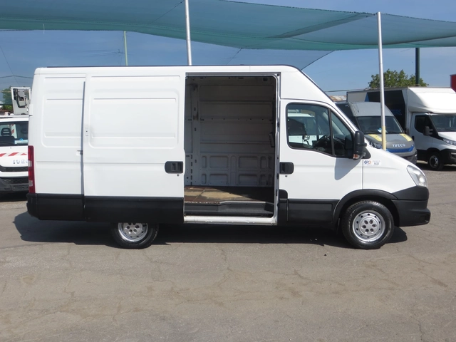 Iveco Daily 35S13-12 КУБ. М. ОБЕМ НА ТОВАРНОТО ПОМЕЩЕНИЕ - автомобили, коли, обяви за нови и употребявани 11