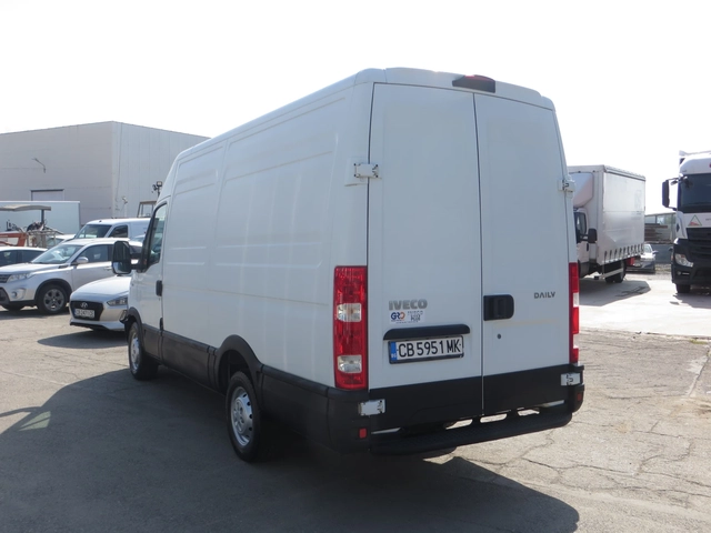 Iveco Daily 35S13-12 КУБ. М. ОБЕМ НА ТОВАРНОТО ПОМЕЩЕНИЕ - автомобили, коли, обяви за нови и употребявани 2