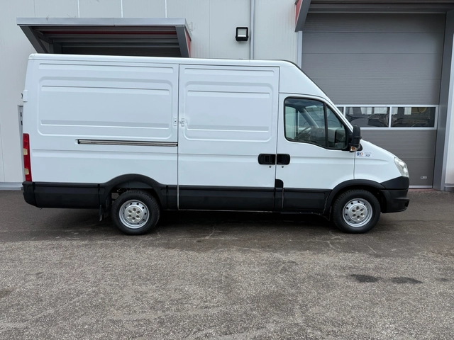Iveco Daily 2.3 - автомобили, коли, обяви за нови и употребявани 5