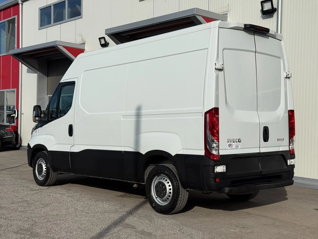 Iveco Daily 2.3 - автомобили, коли, обяви за нови и употребявани 2