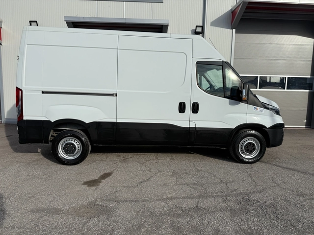 Iveco Daily 2.3 - автомобили, коли, обяви за нови и употребявани 6
