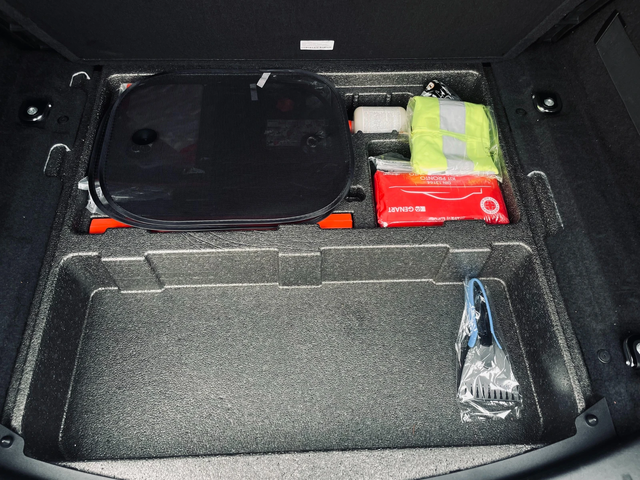 Jaguar E-pace D150/AWD/Automatic/Navi - автомобили, коли, обяви за нови и употребявани 13