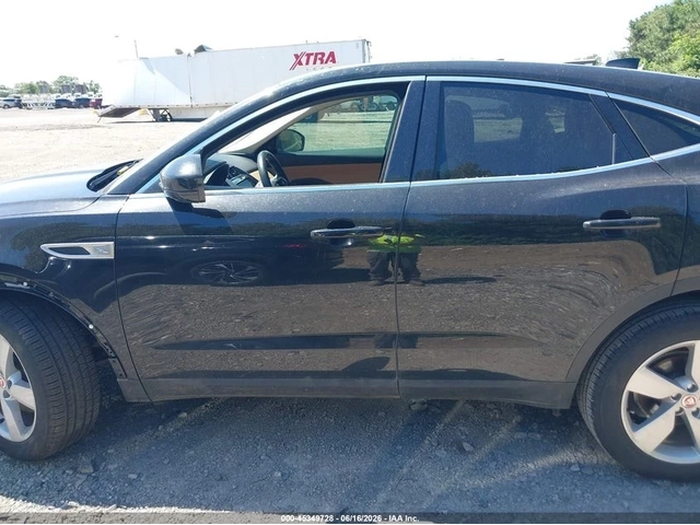 Jaguar E-pace * AWD* ПАНО* KEYLESS* Camera* ПОДГРЕВ* - автомобили, коли, обяви за нови и употребявани 3